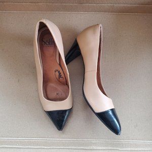 Sofft nude cap toe heels sz 7